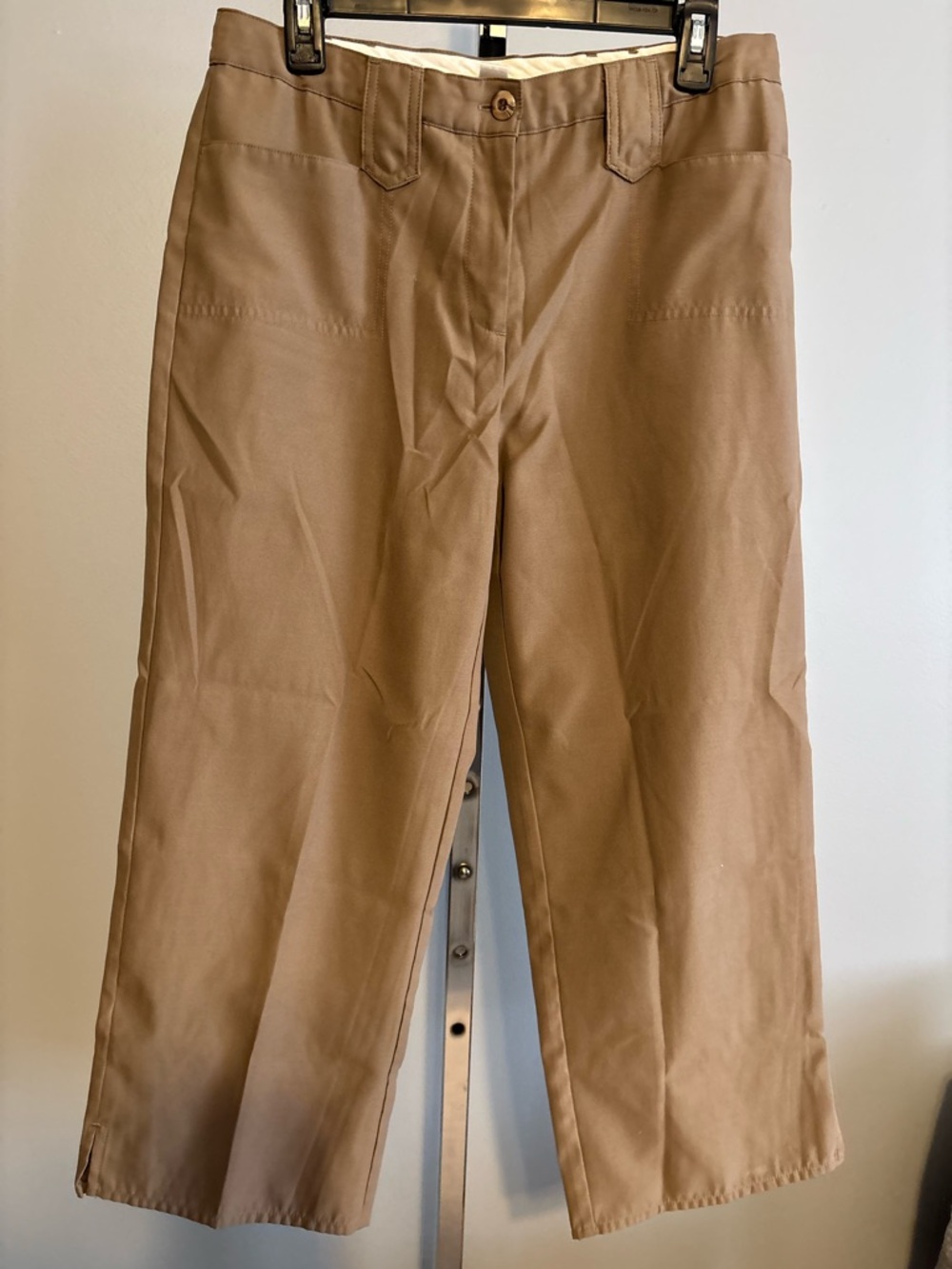 Christopherā and Banks Womens lightweight khaki capris size 8